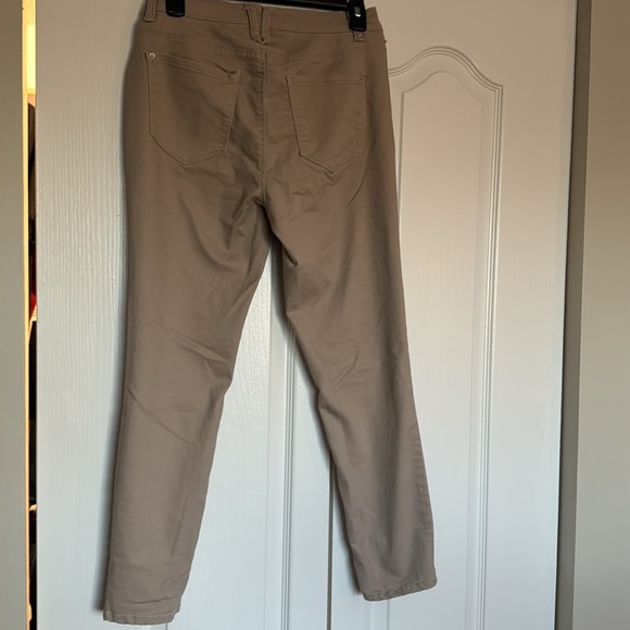 Curve Appeal - Picture 2 of 3